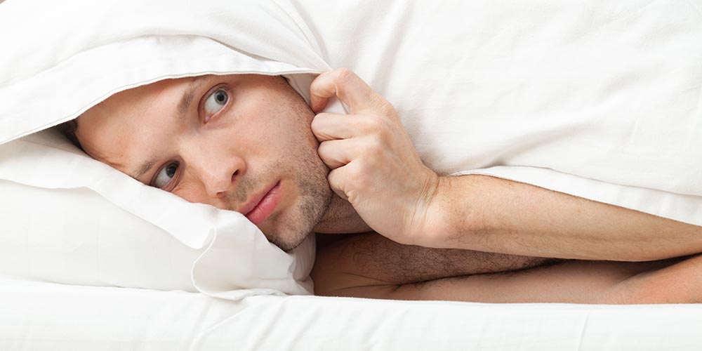 Guy can't motivate himself hiding under covers / Image source: gro.co.uk
